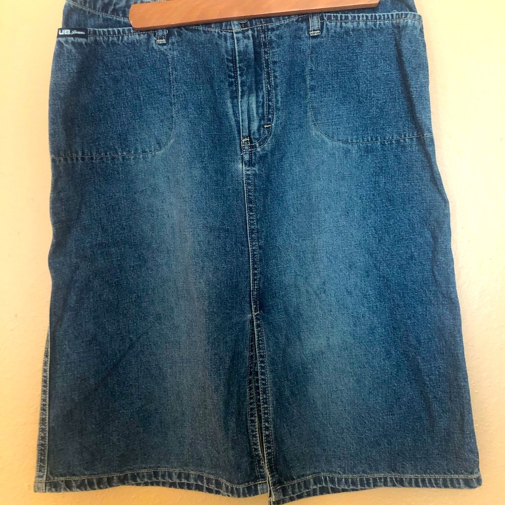 Adorable UB denim skirt w/front & back slits.